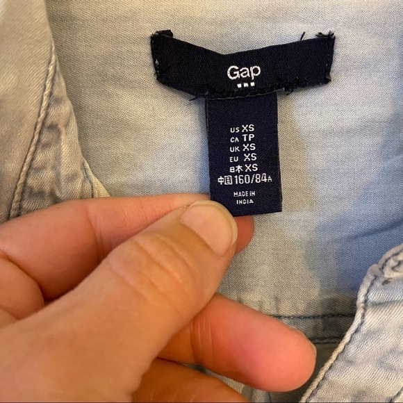 GAP Distressed Chambray Jean Shirt Sz XS - Picture 4 of 9